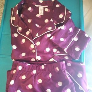 Like new! Set of 2 Victoria secrets pajamas!